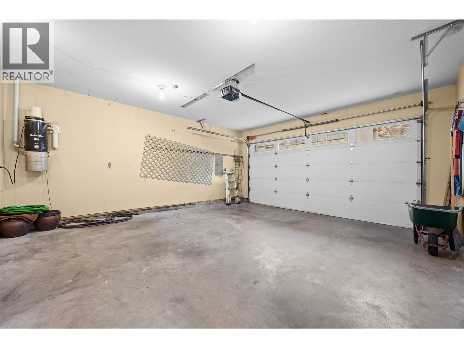 250 5165 Trepanier Bench Road, Peachland