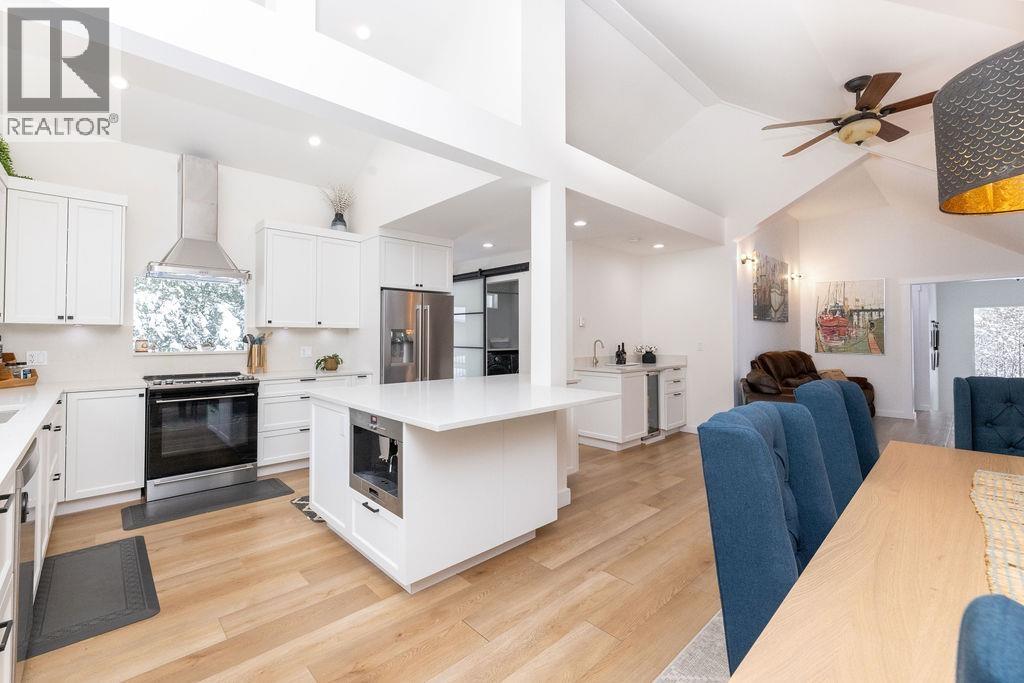 6251 JASPER ROAD, Sechelt