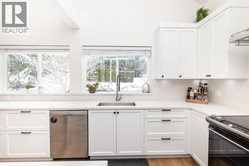 6251 JASPER ROAD, Sechelt