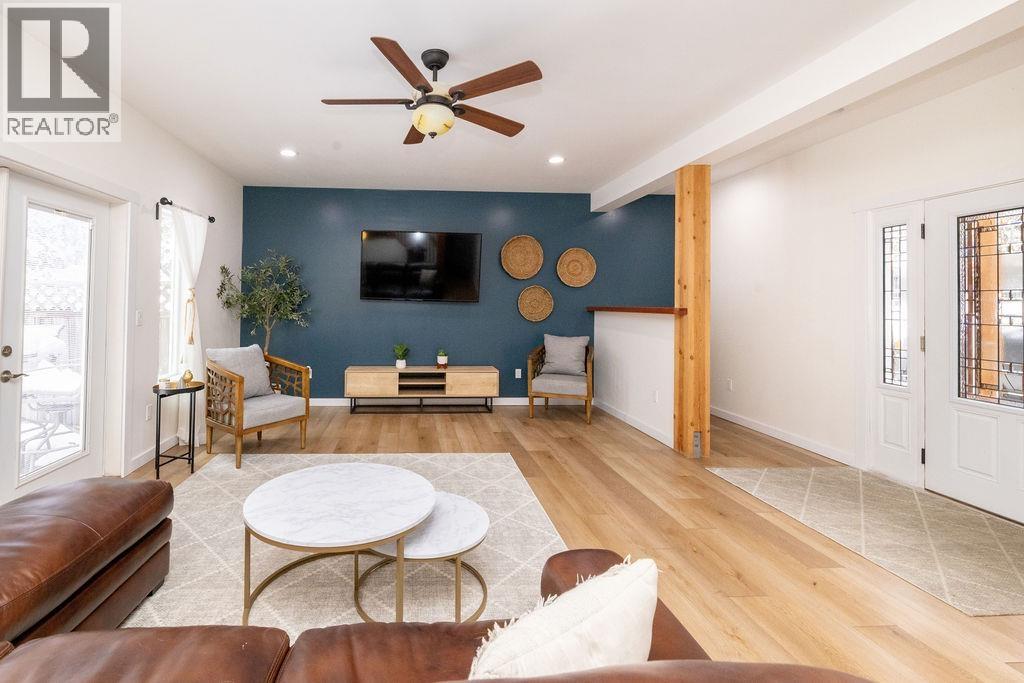 6251 JASPER ROAD, Sechelt