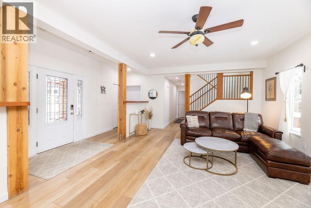 6251 JASPER ROAD, Sechelt