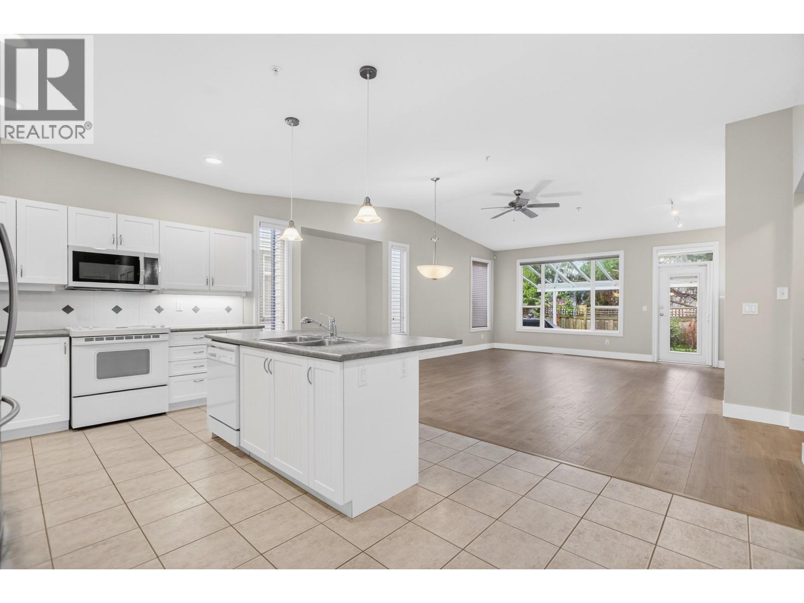 148 19639 MEADOW GARDENS WAY, Pitt Meadows