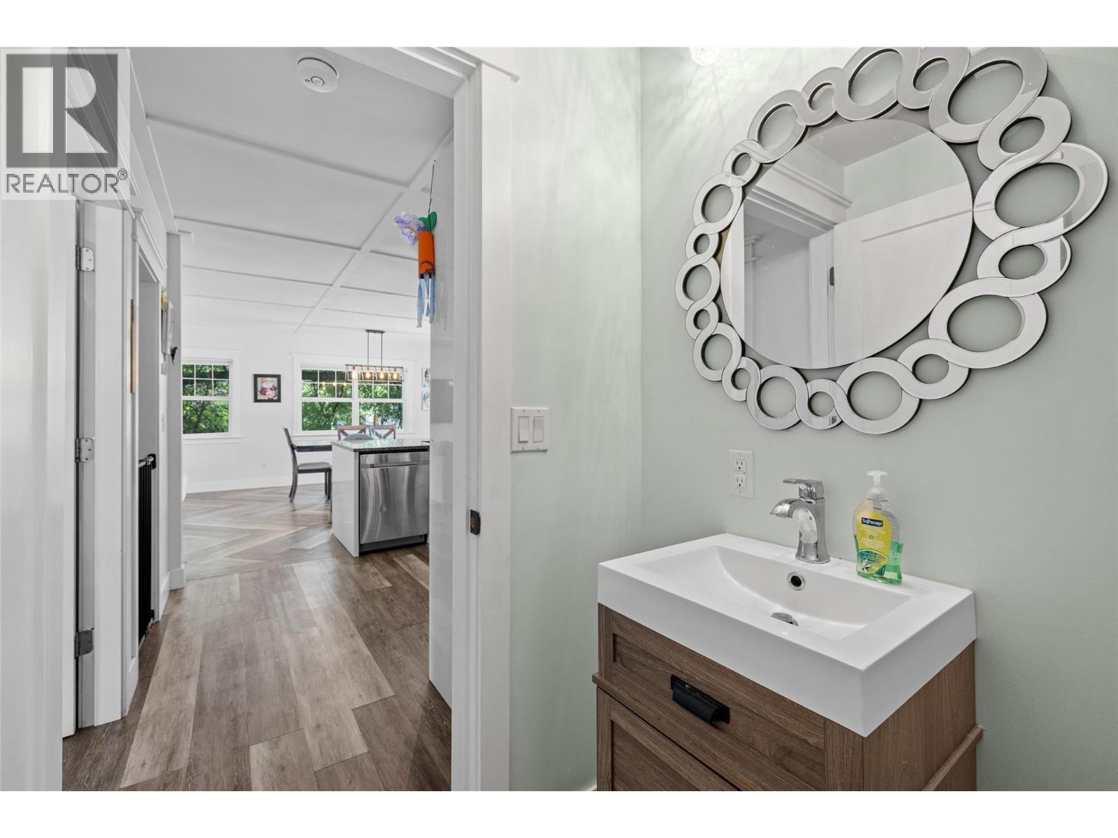  4382 GORDON Drive, Kelowna