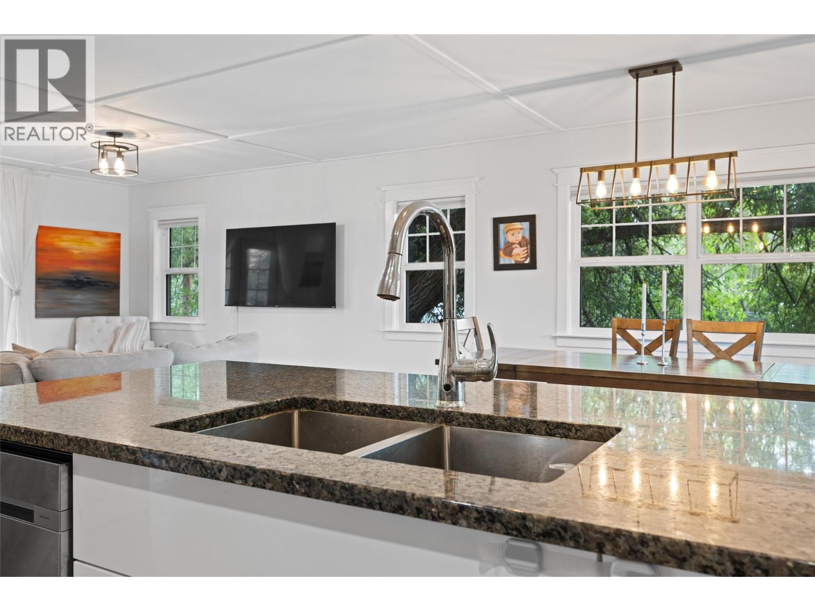  4382 GORDON Drive, Kelowna