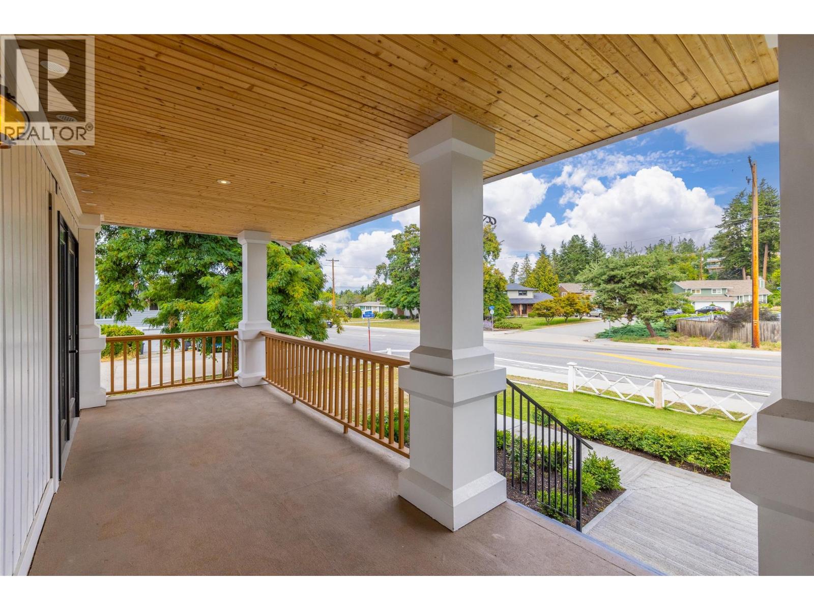  4382 GORDON Drive, Kelowna