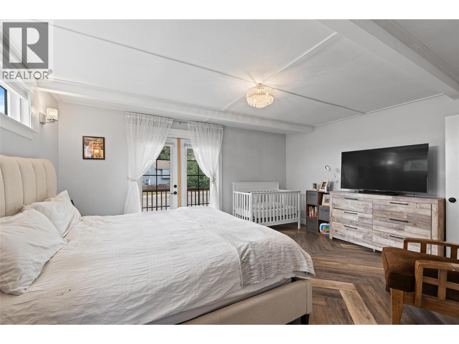  4382 GORDON Drive, Kelowna