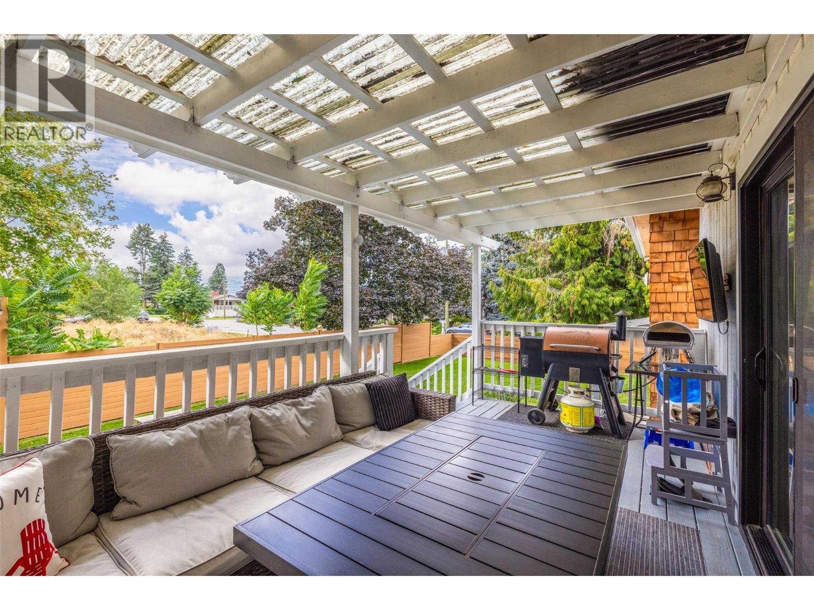  4382 GORDON Drive, Kelowna