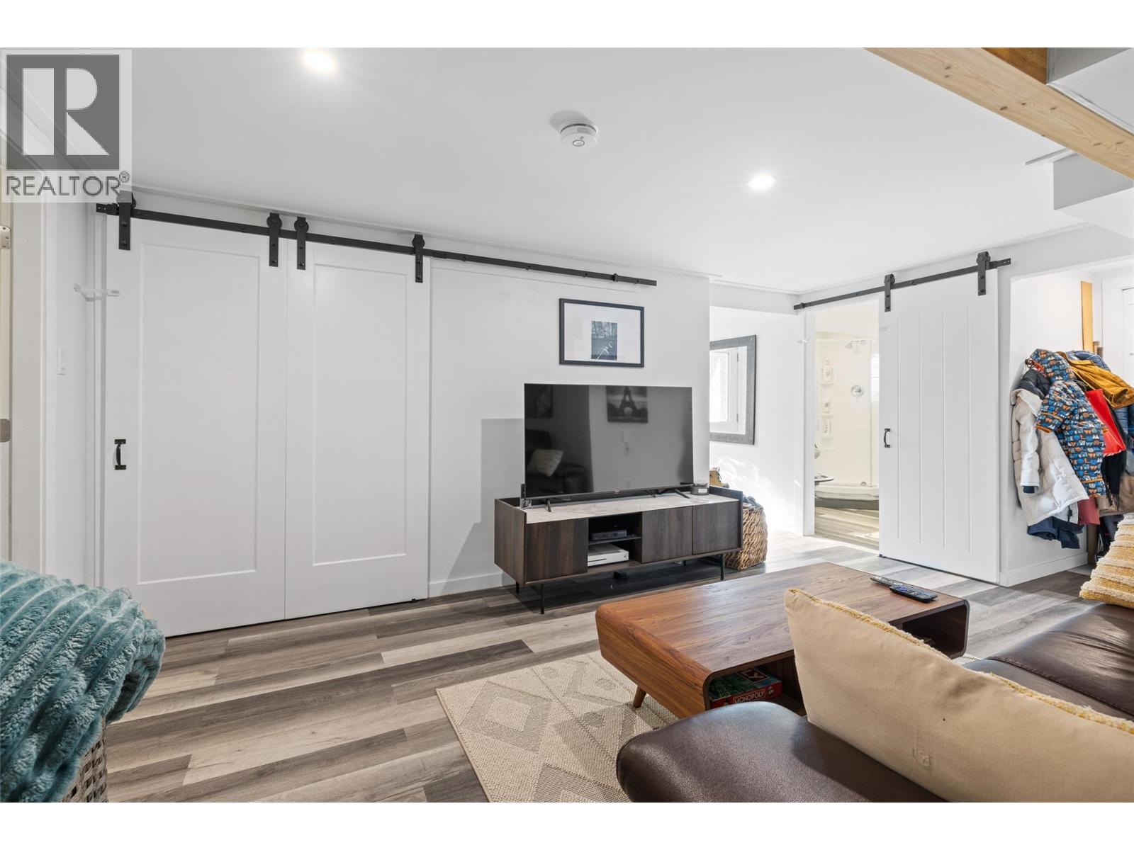  4382 GORDON Drive, Kelowna