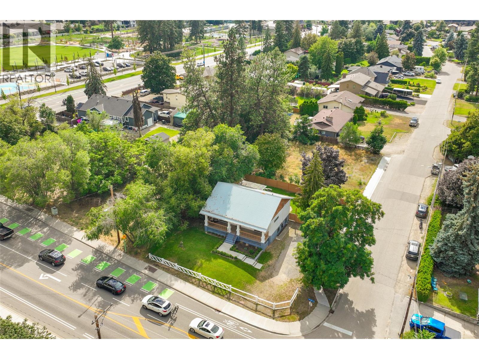 4382 GORDON Drive, Kelowna