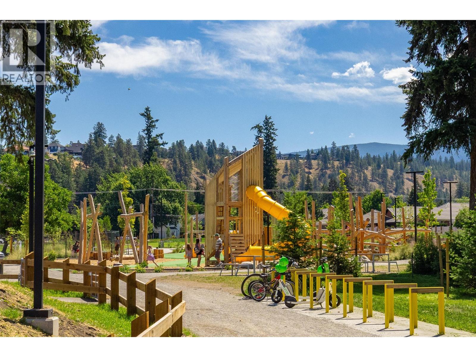  4382 GORDON Drive, Kelowna