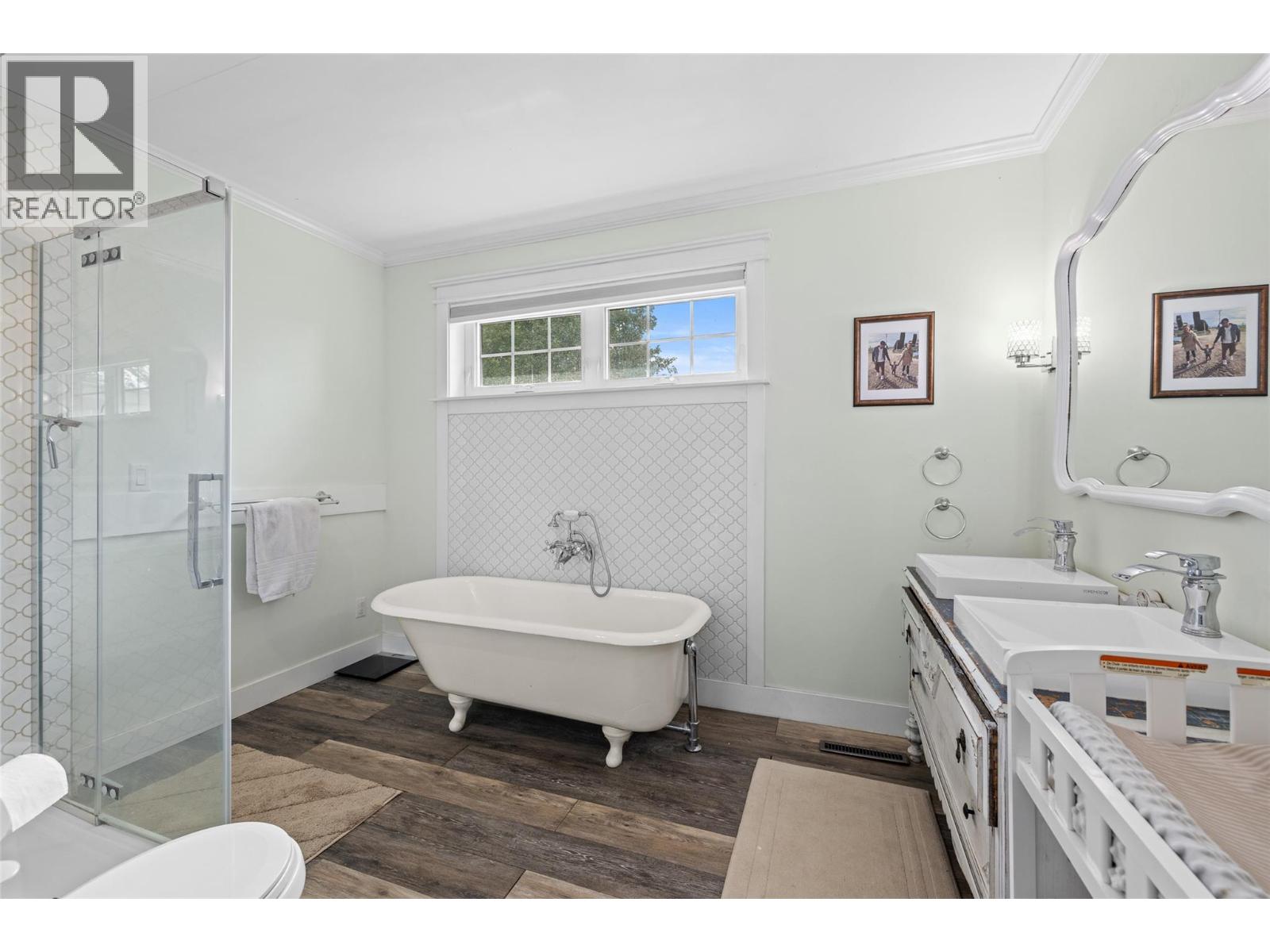  4382 GORDON Drive, Kelowna