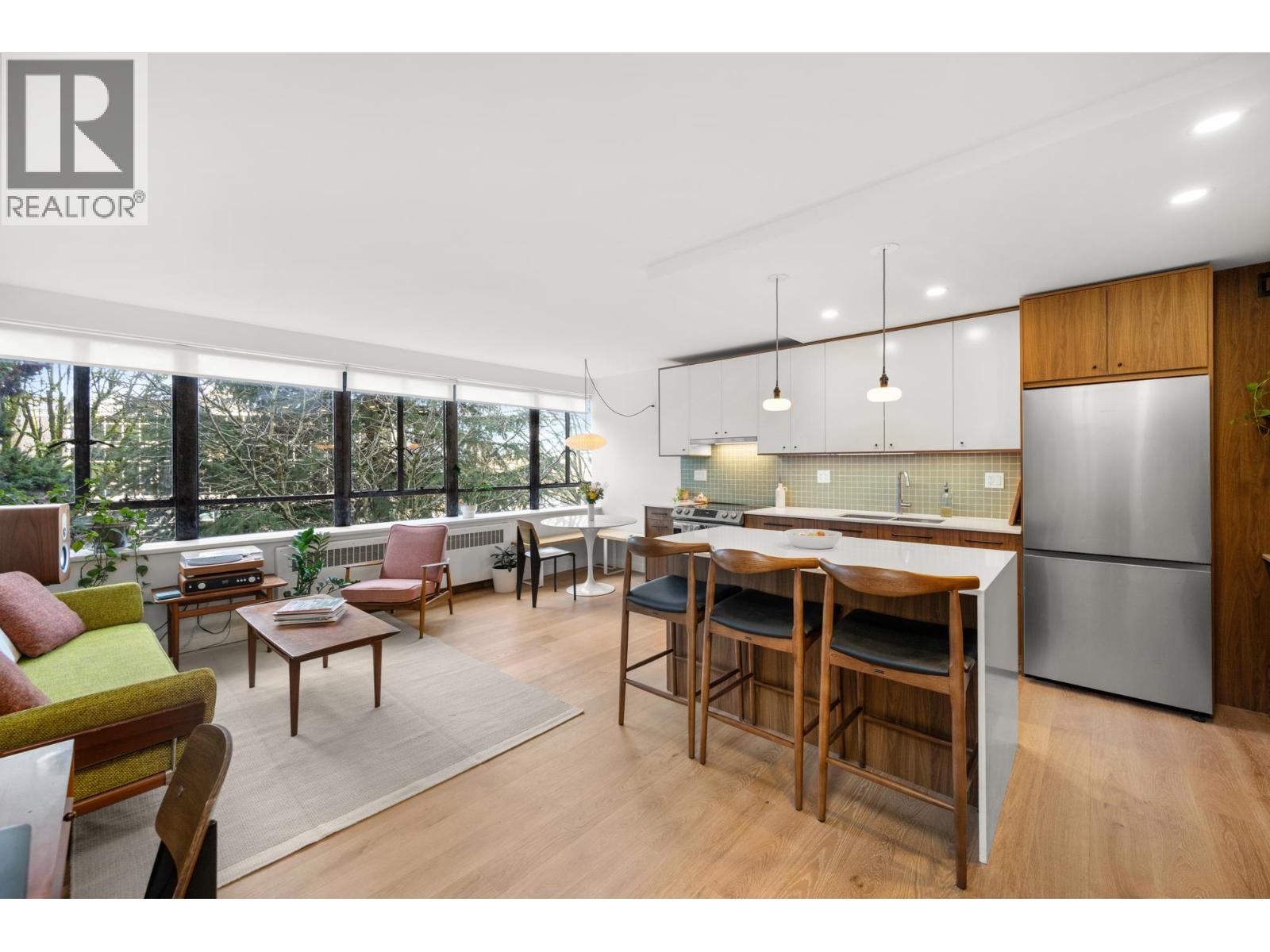 320 1445 MARPOLE Avenue - main photo