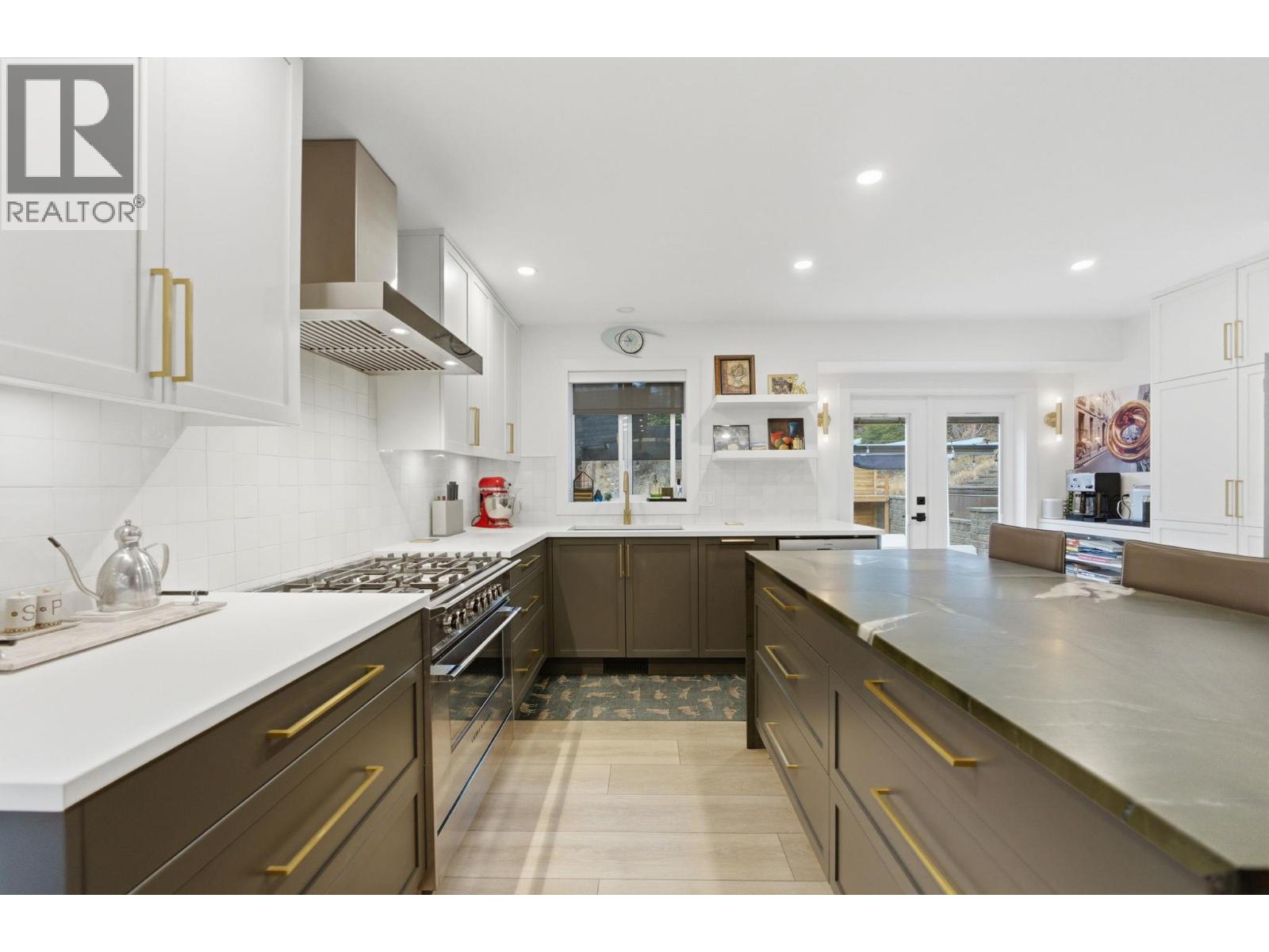 2492 Shannon View Drive, West Kelowna