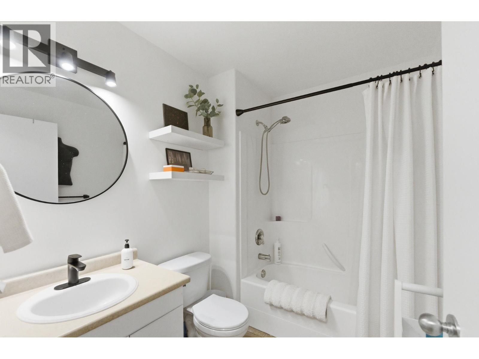 2492 Shannon View Drive, West Kelowna