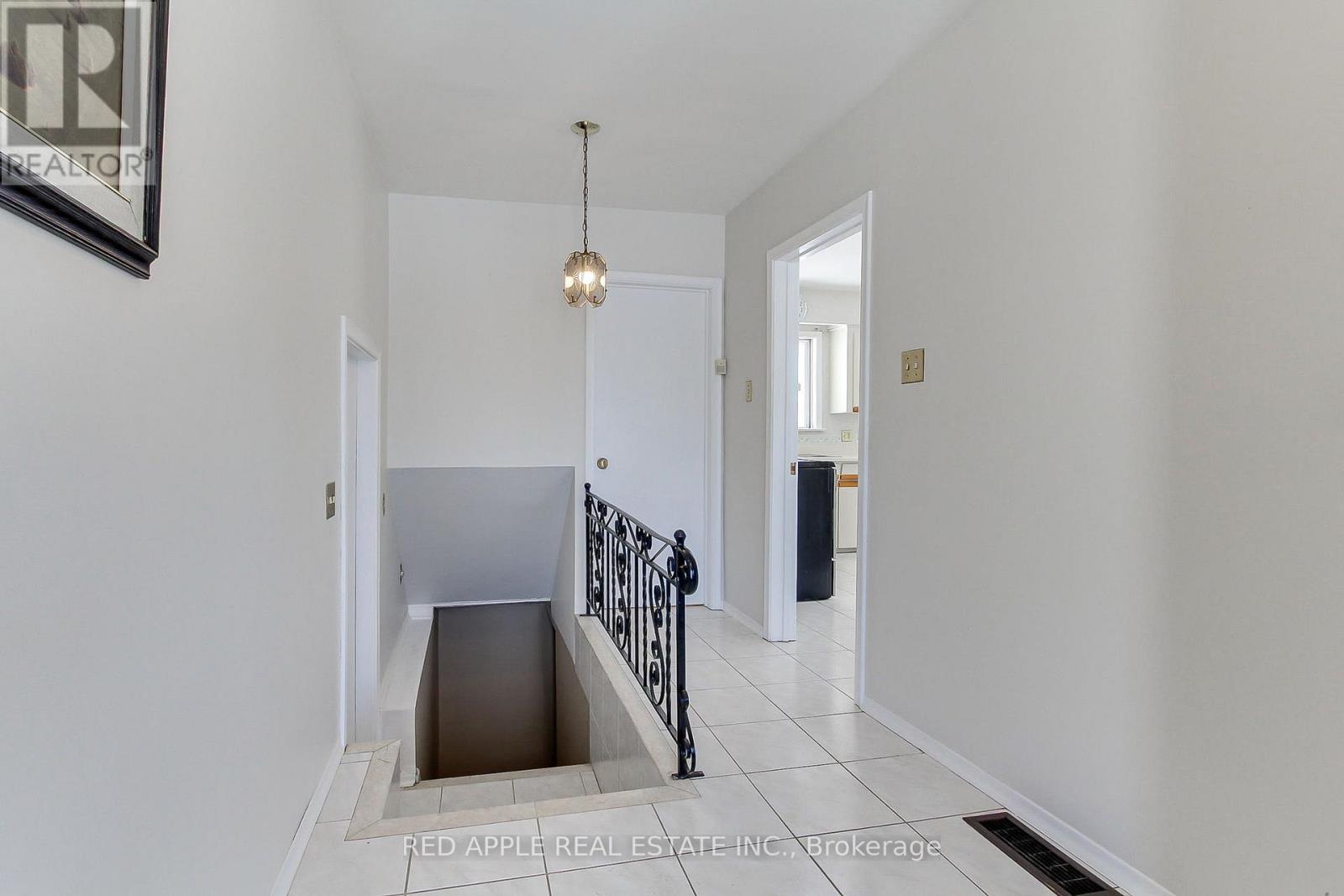 24187 WARDEN AVENUE - Photo 4 of 32, Georgina (Belhaven), Ontario