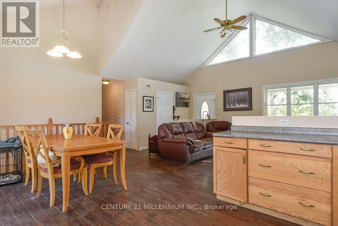 387091 20TH SIDE ROAD - 20