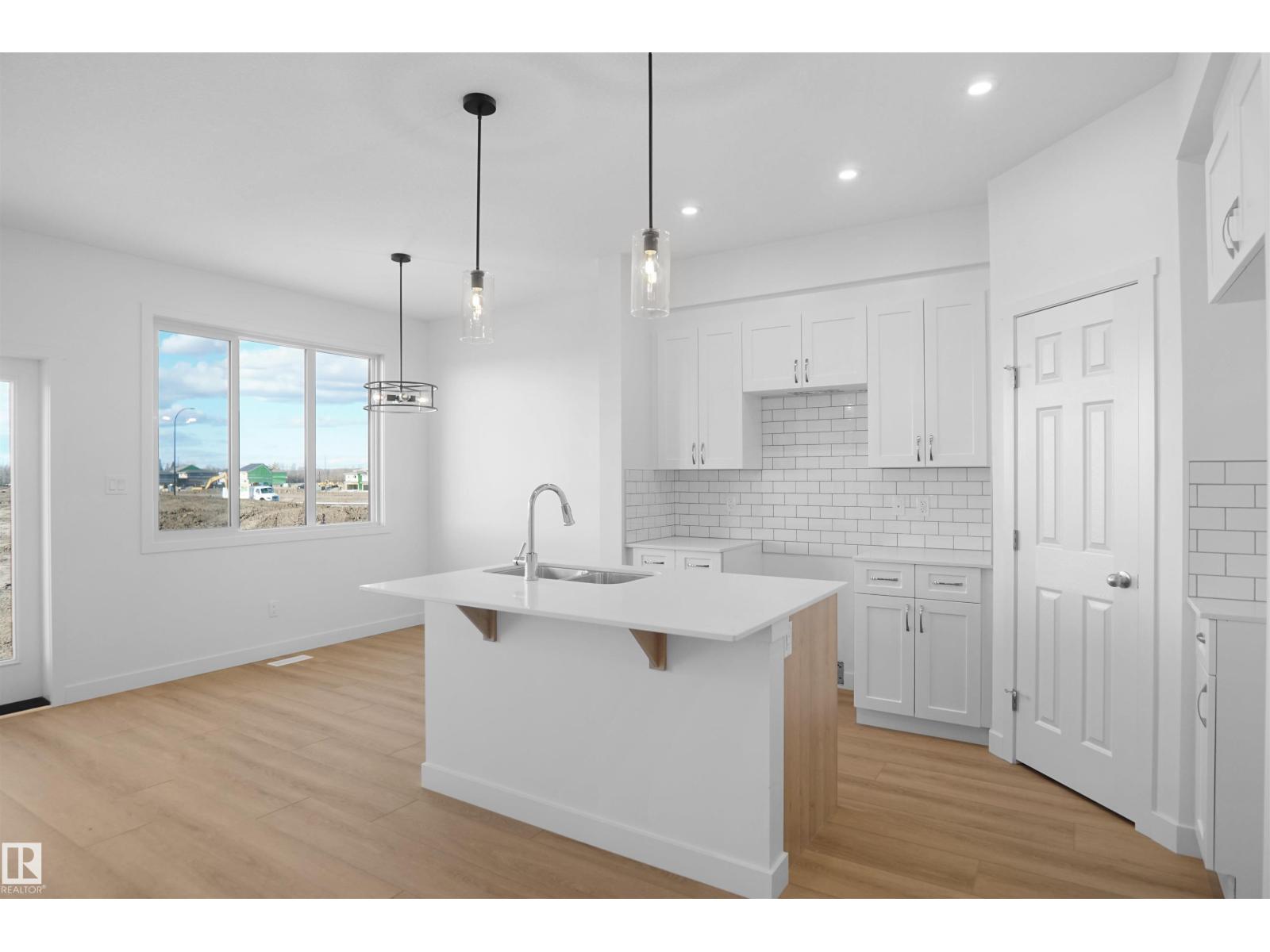 2128 210 ST NW, Edmonton