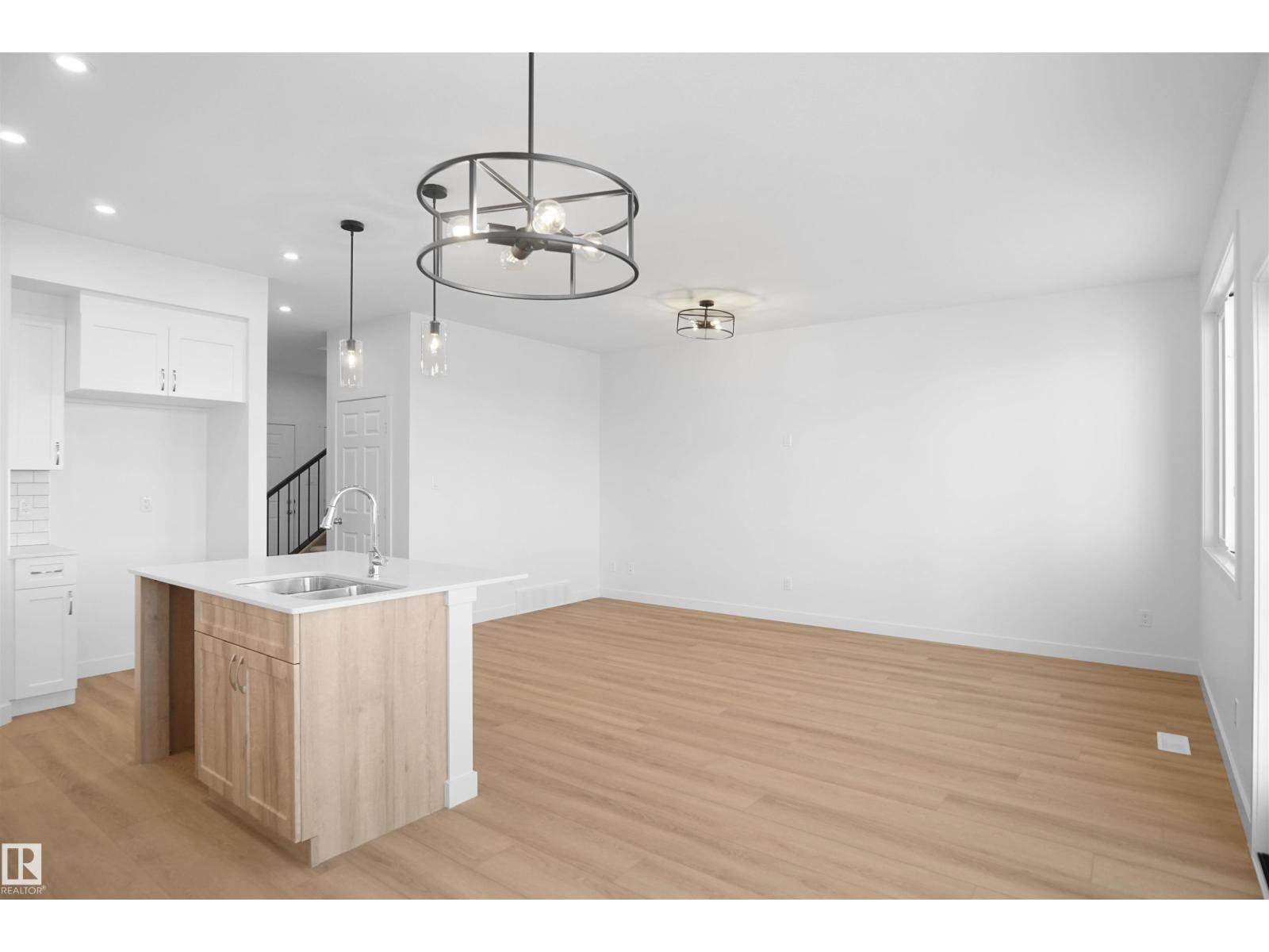 2128 210 ST NW, Edmonton