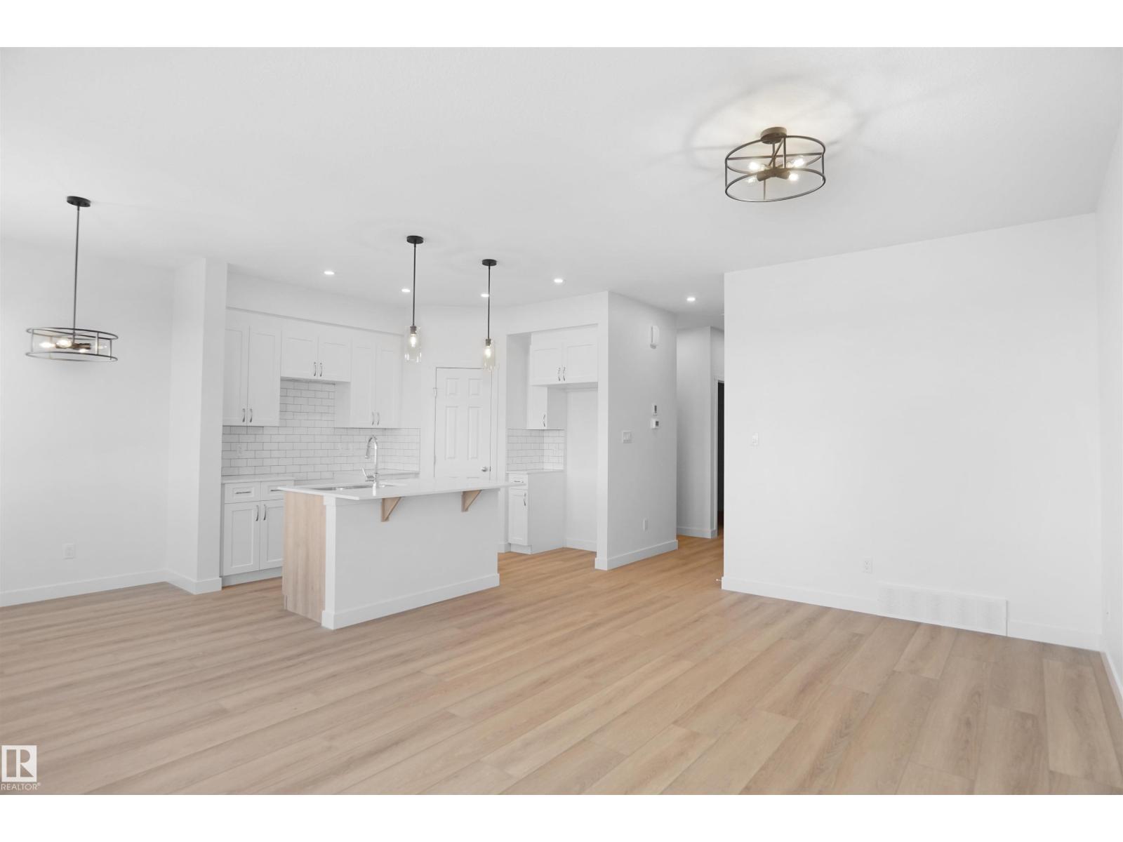 2128 210 ST NW, Edmonton