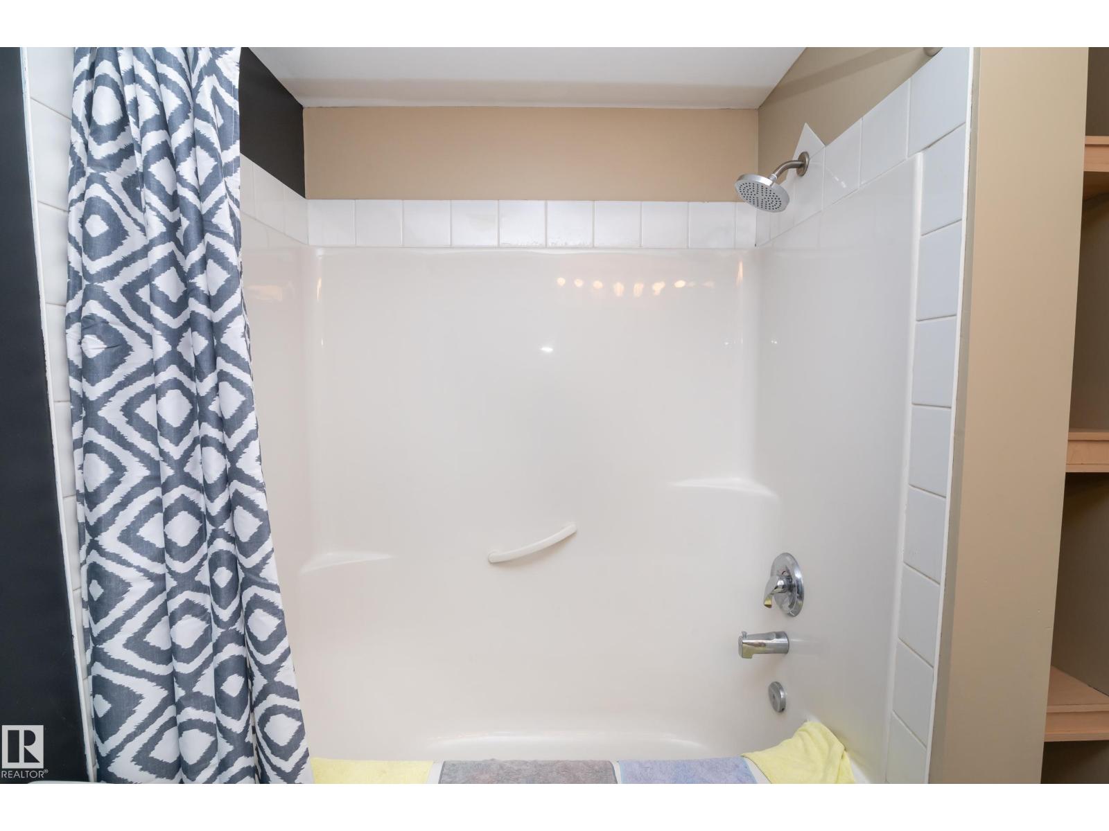 #201 10606 102 AV NW, Edmonton