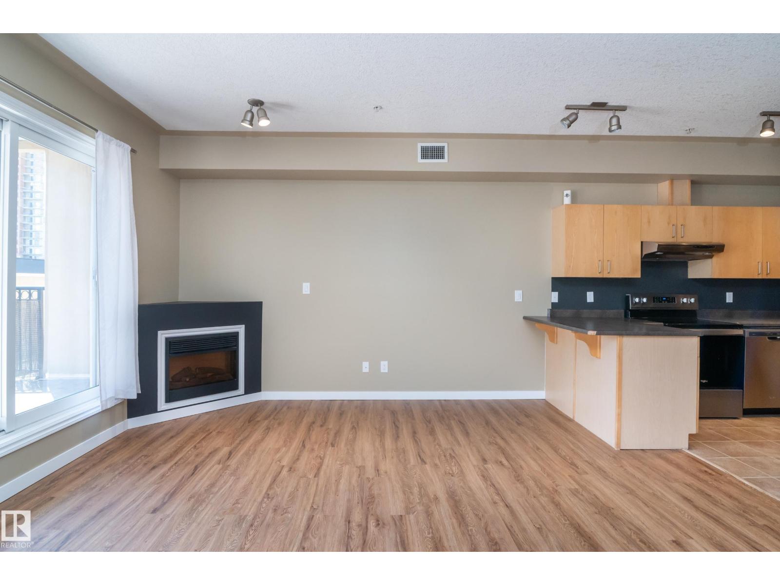 #201 10606 102 AV NW, Edmonton