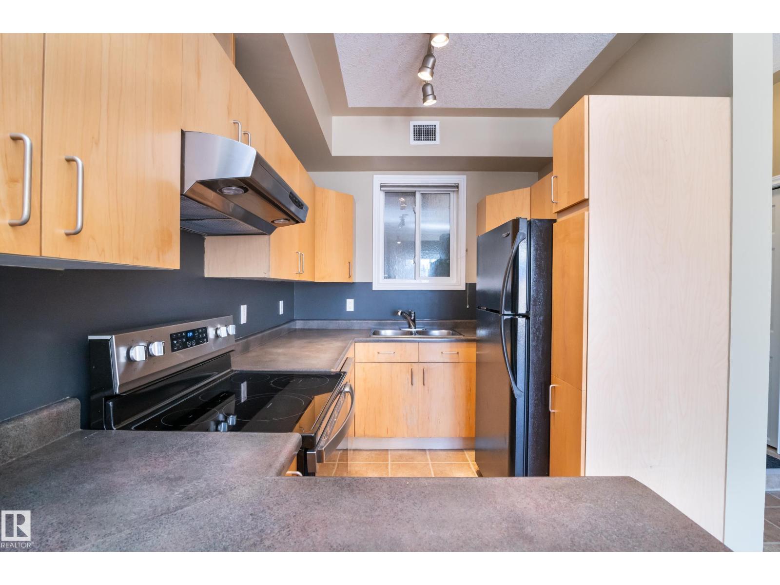 #201 10606 102 AV NW, Edmonton