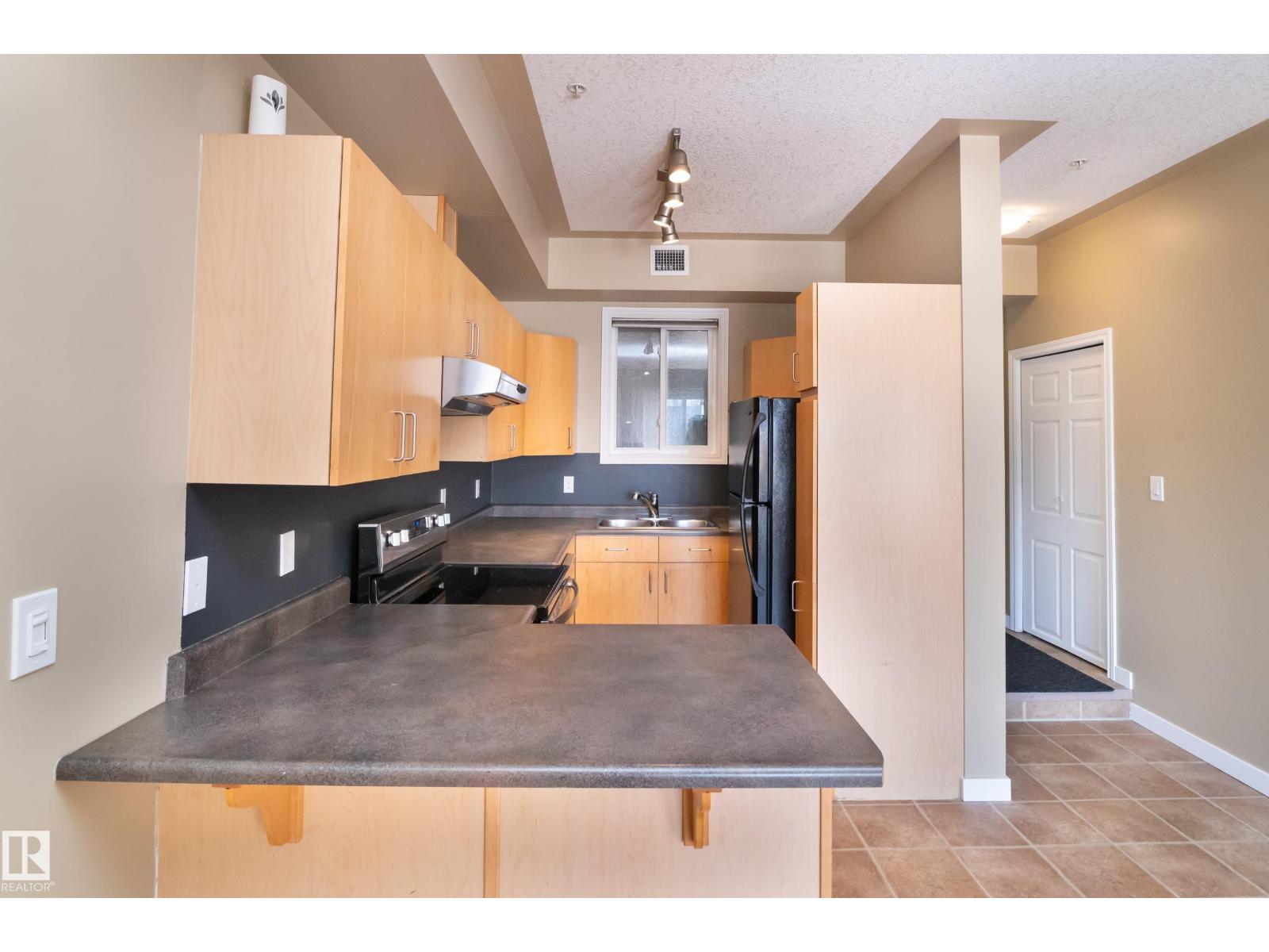 #201 10606 102 AV NW, Edmonton