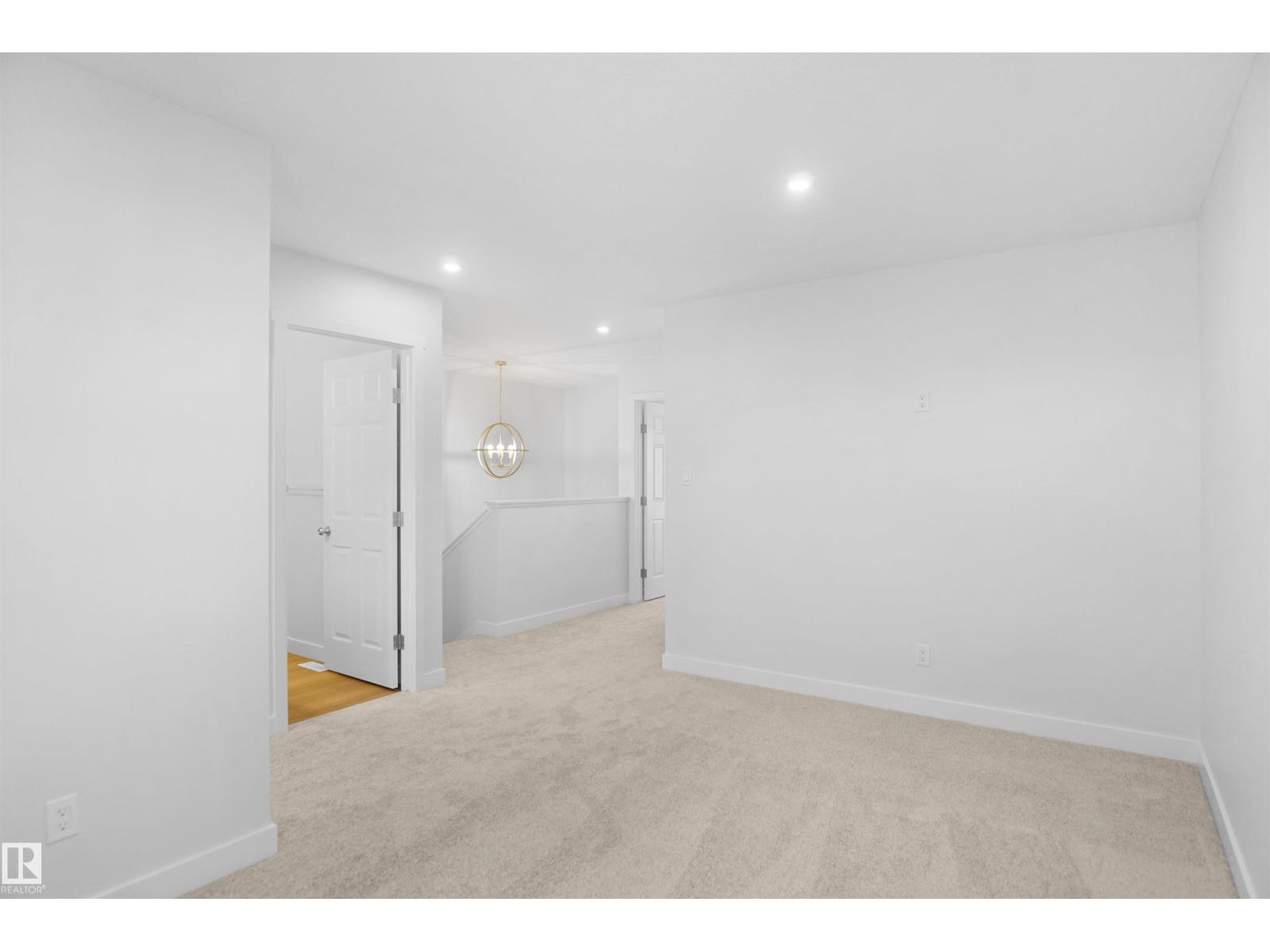 2124 210 ST NW, Edmonton