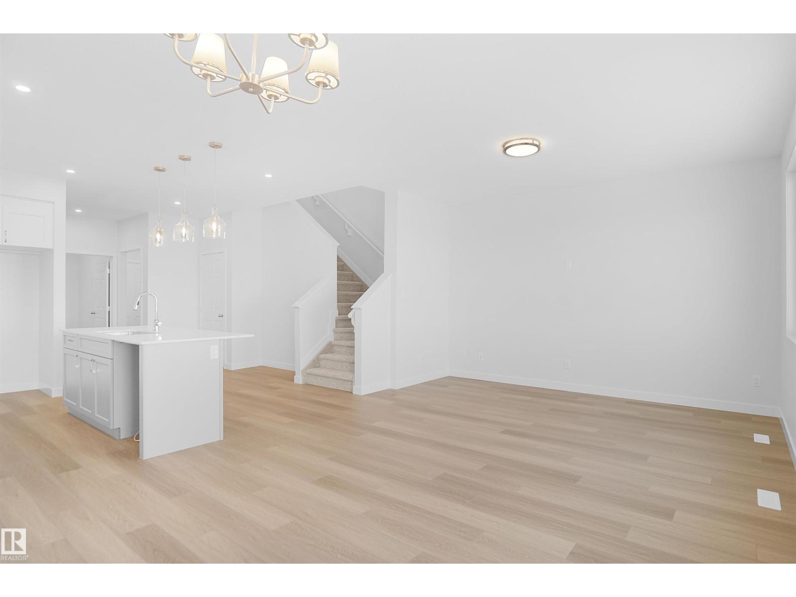 2124 210 ST NW, Edmonton