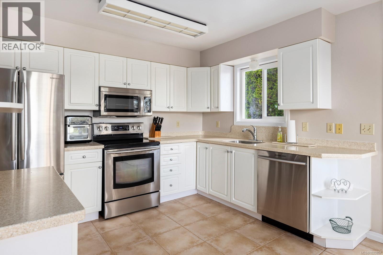 668 Bay Rd, Mill Bay