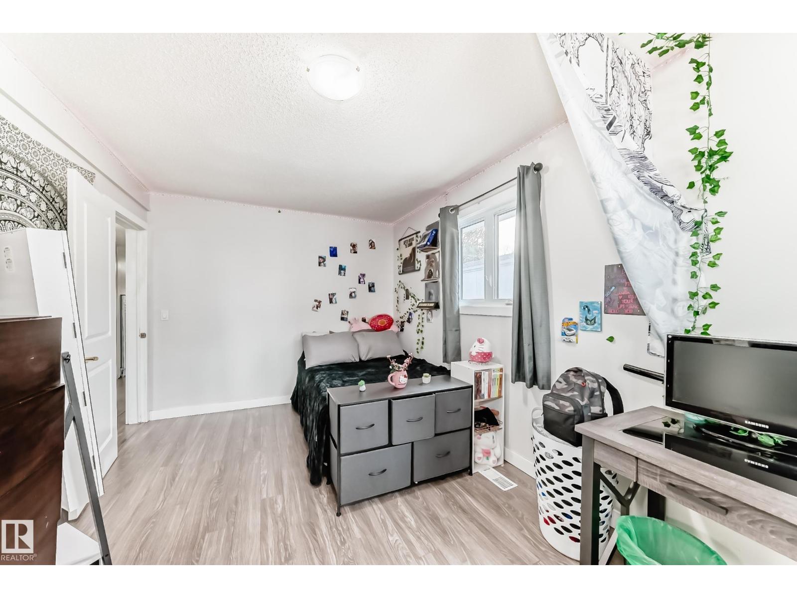 140 West View CR NW, Edmonton