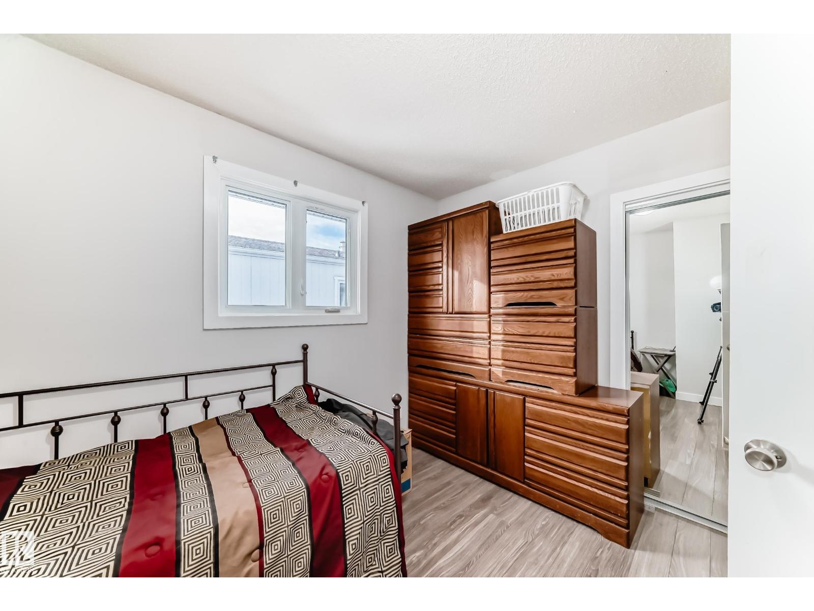 140 West View CR NW, Edmonton