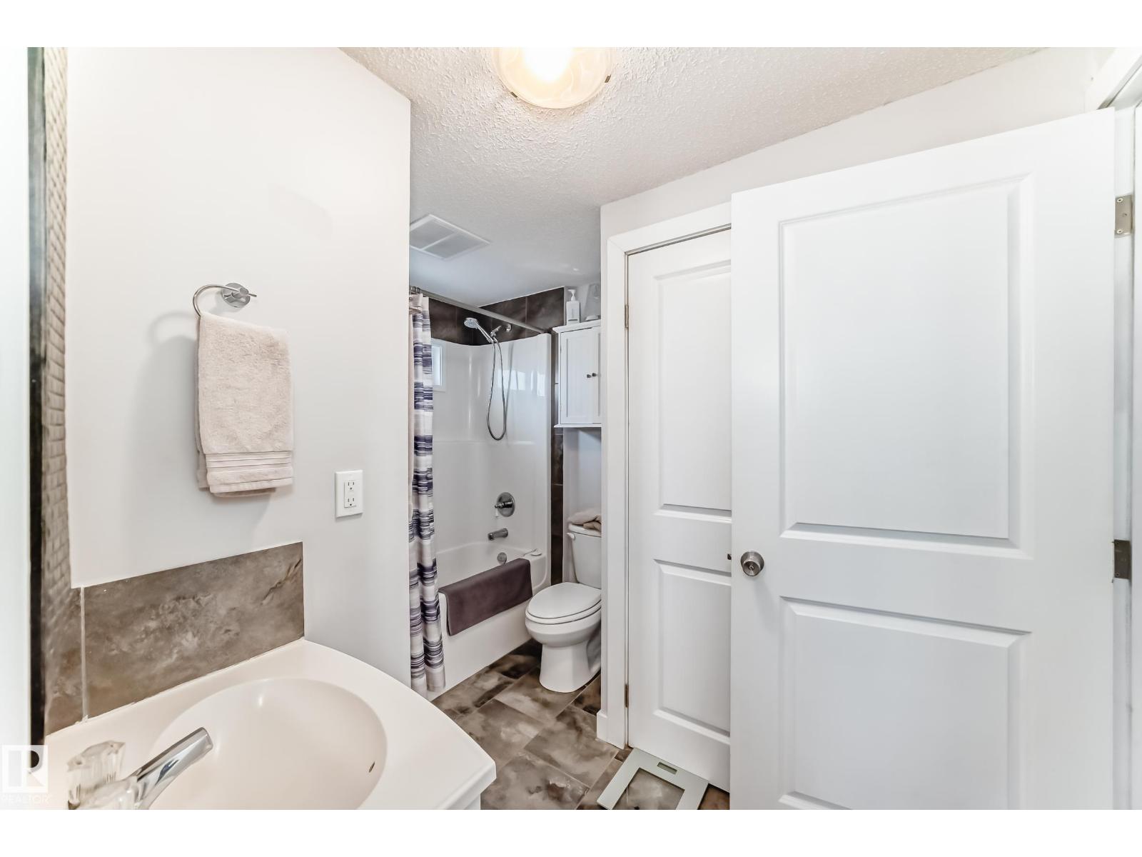 140 West View CR NW, Edmonton