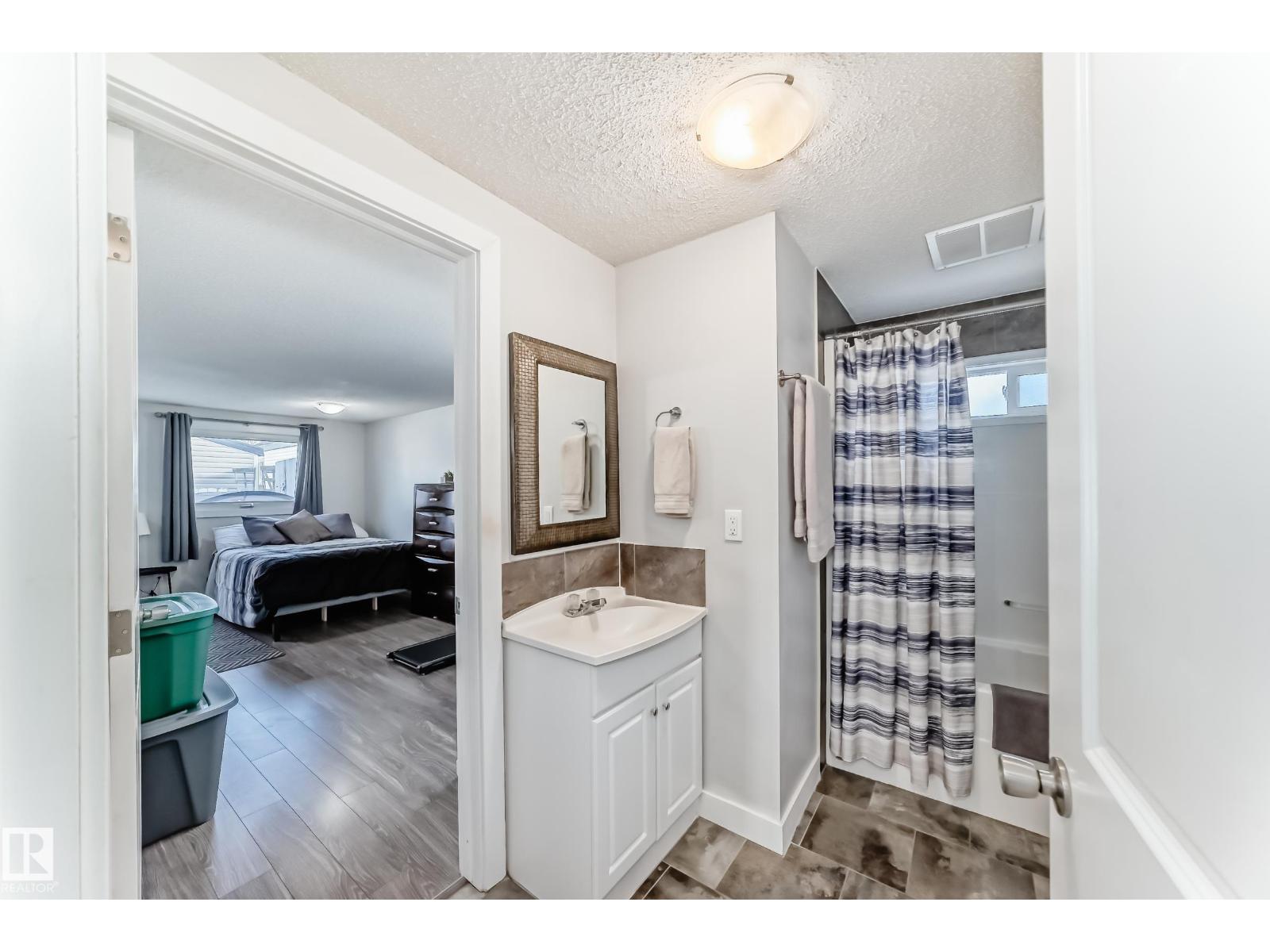 140 West View CR NW, Edmonton