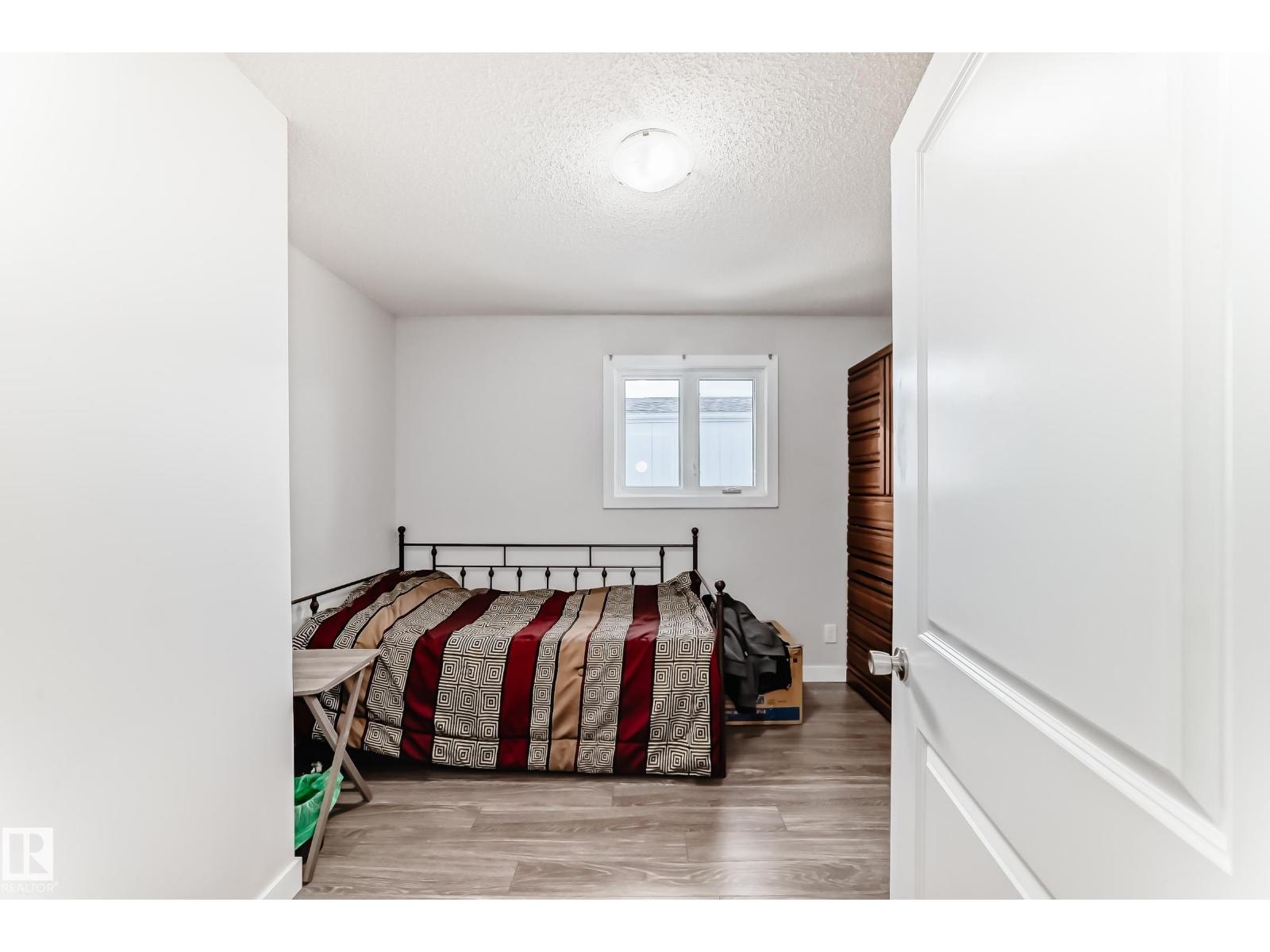 140 West View CR NW, Edmonton