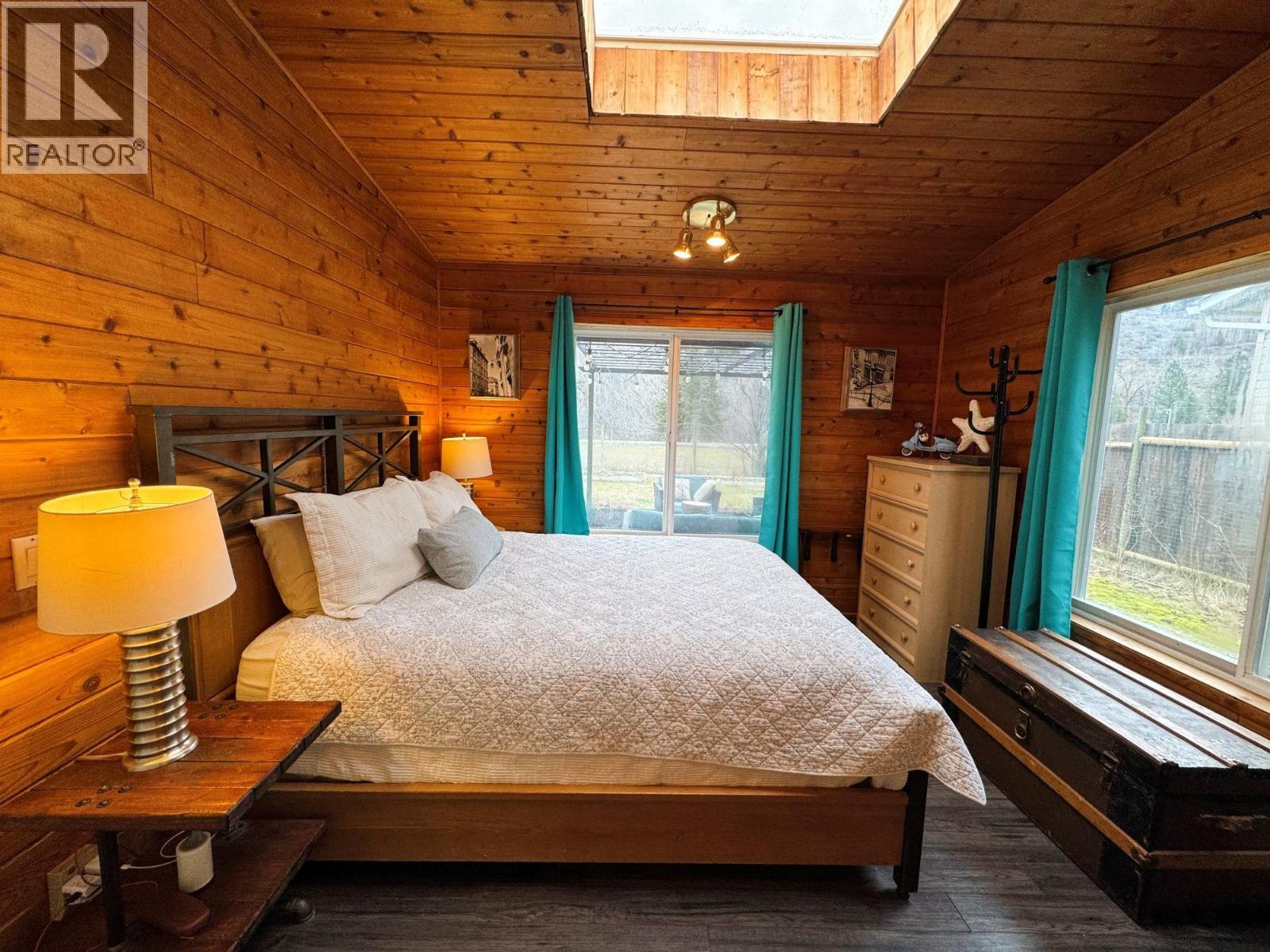 8176 Riverside Drive, Grand Forks