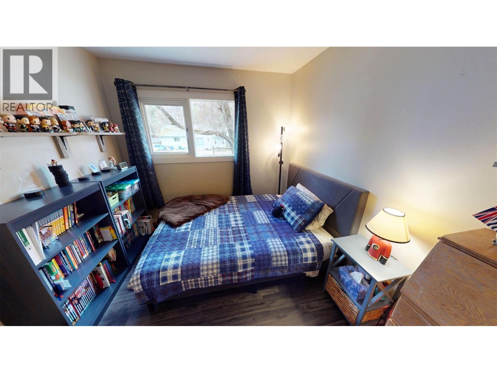 8176 Riverside Drive, Grand Forks