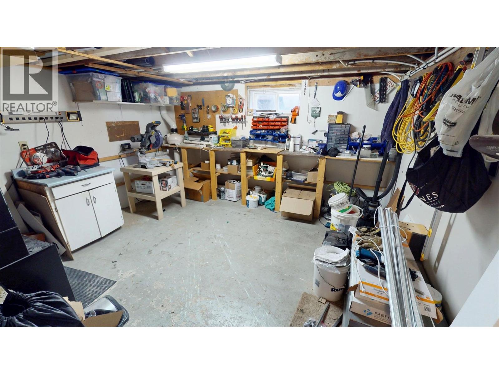 8176 Riverside Drive, Grand Forks