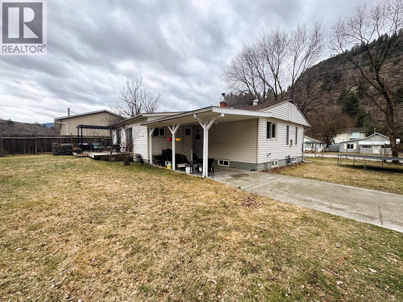 8176 Riverside Drive, Grand Forks