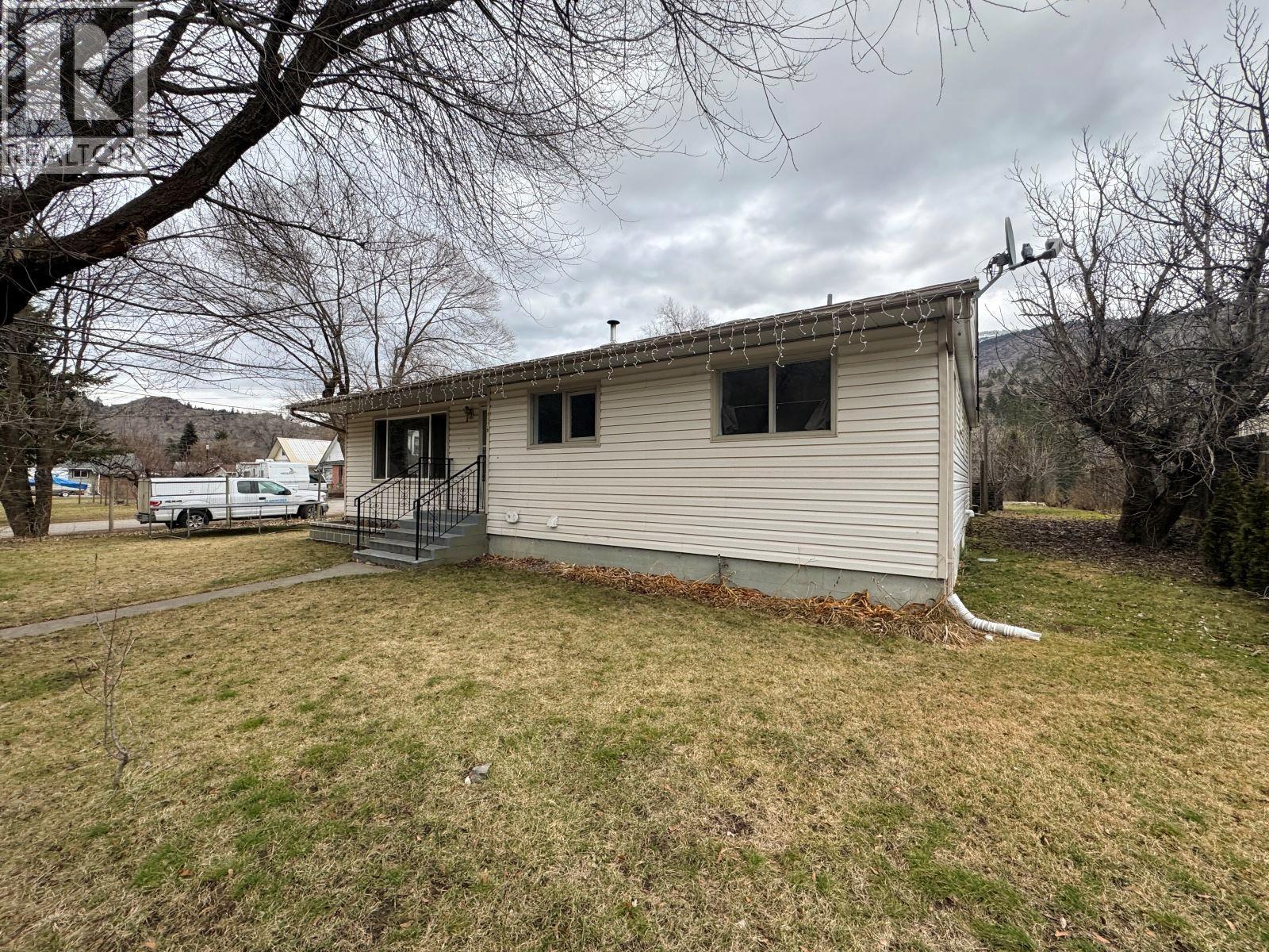 8176 Riverside Drive, Grand Forks