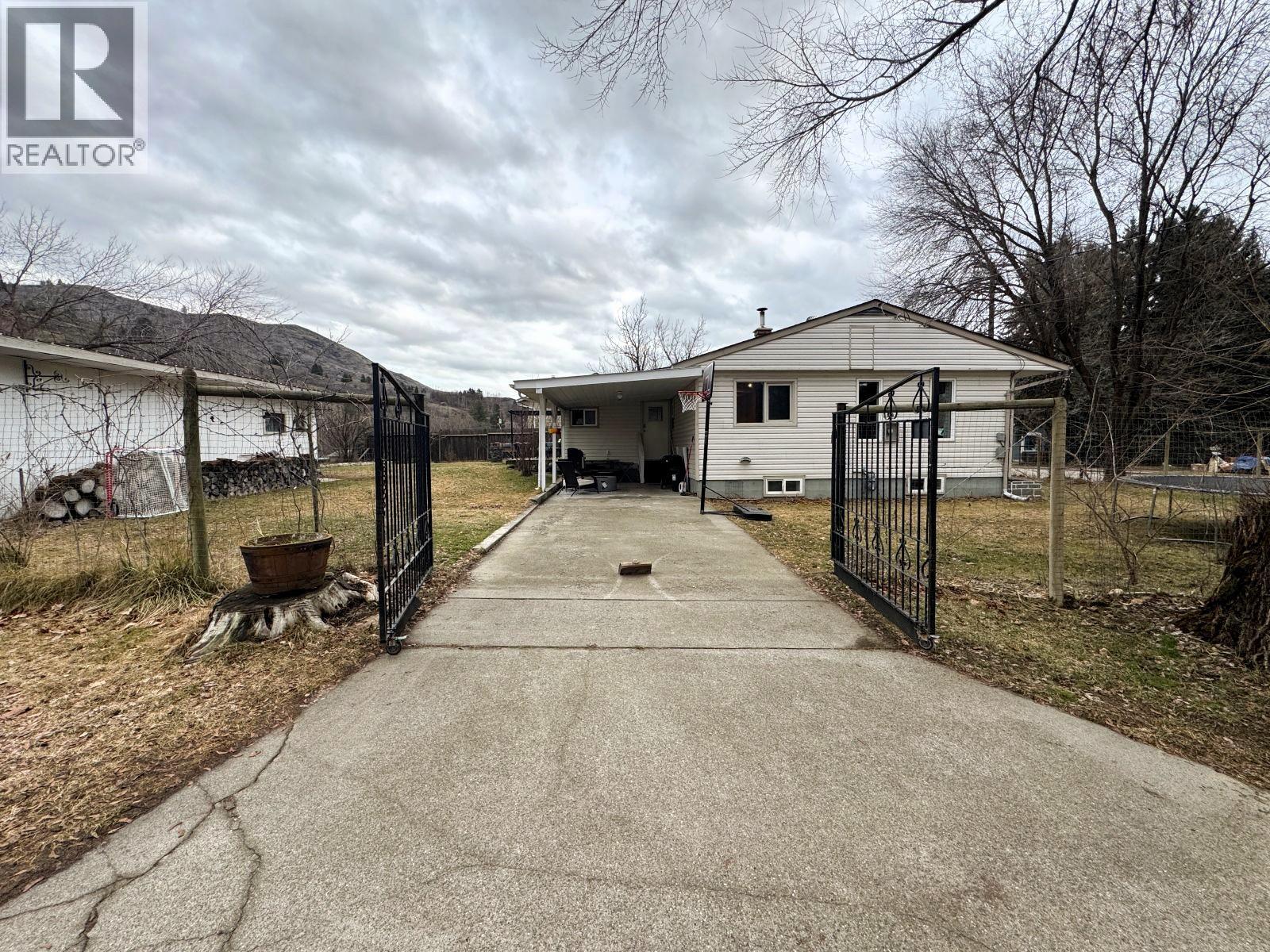 8176 Riverside Drive, Grand Forks