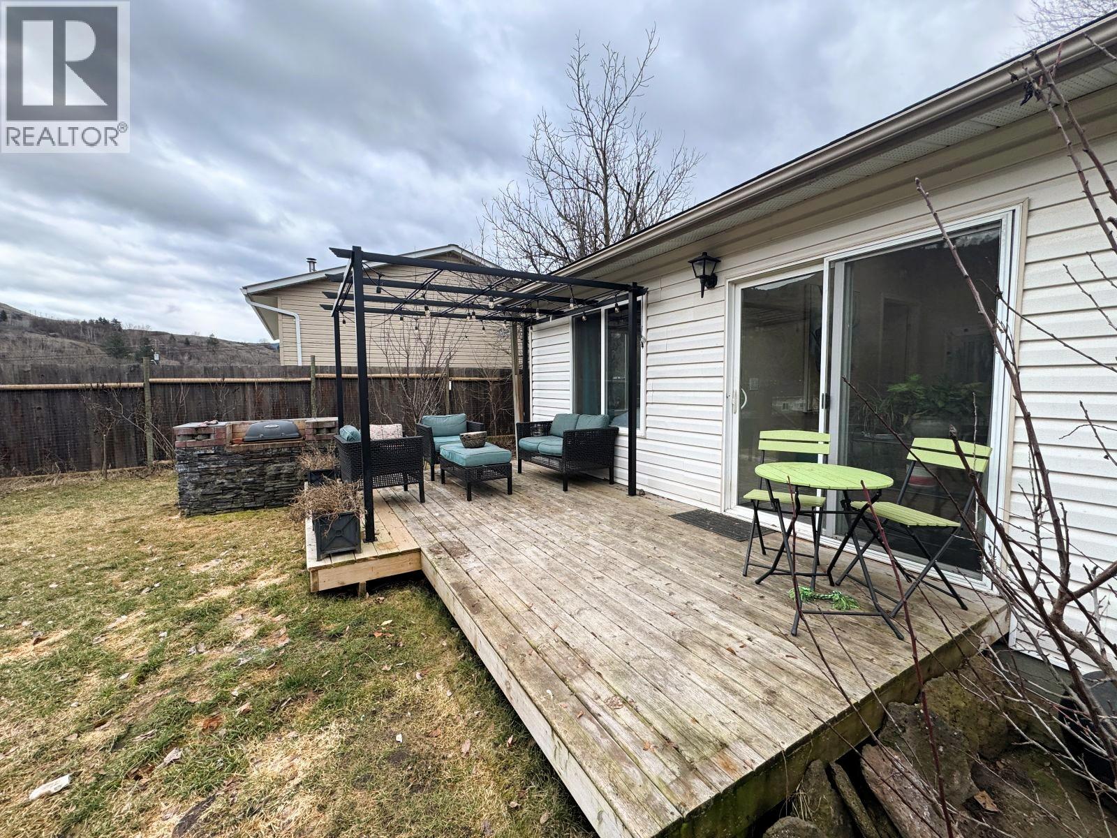 8176 Riverside Drive, Grand Forks