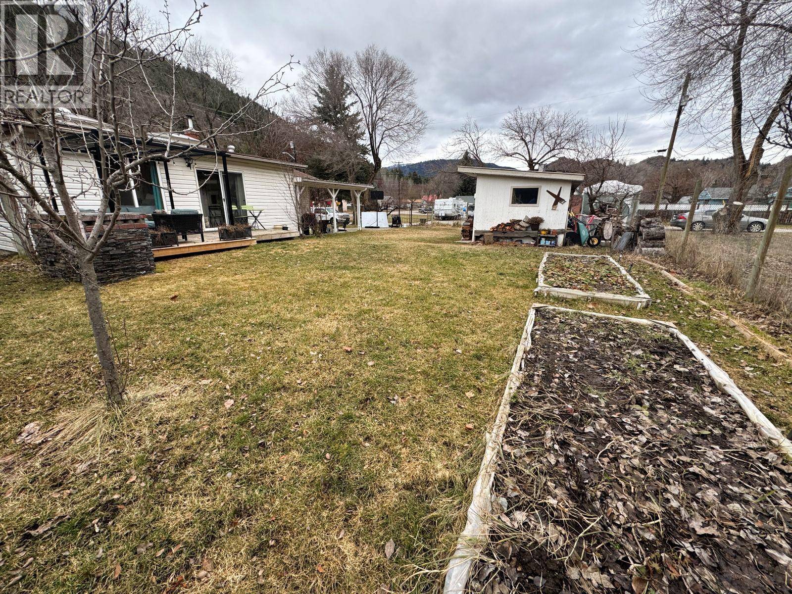 8176 Riverside Drive, Grand Forks