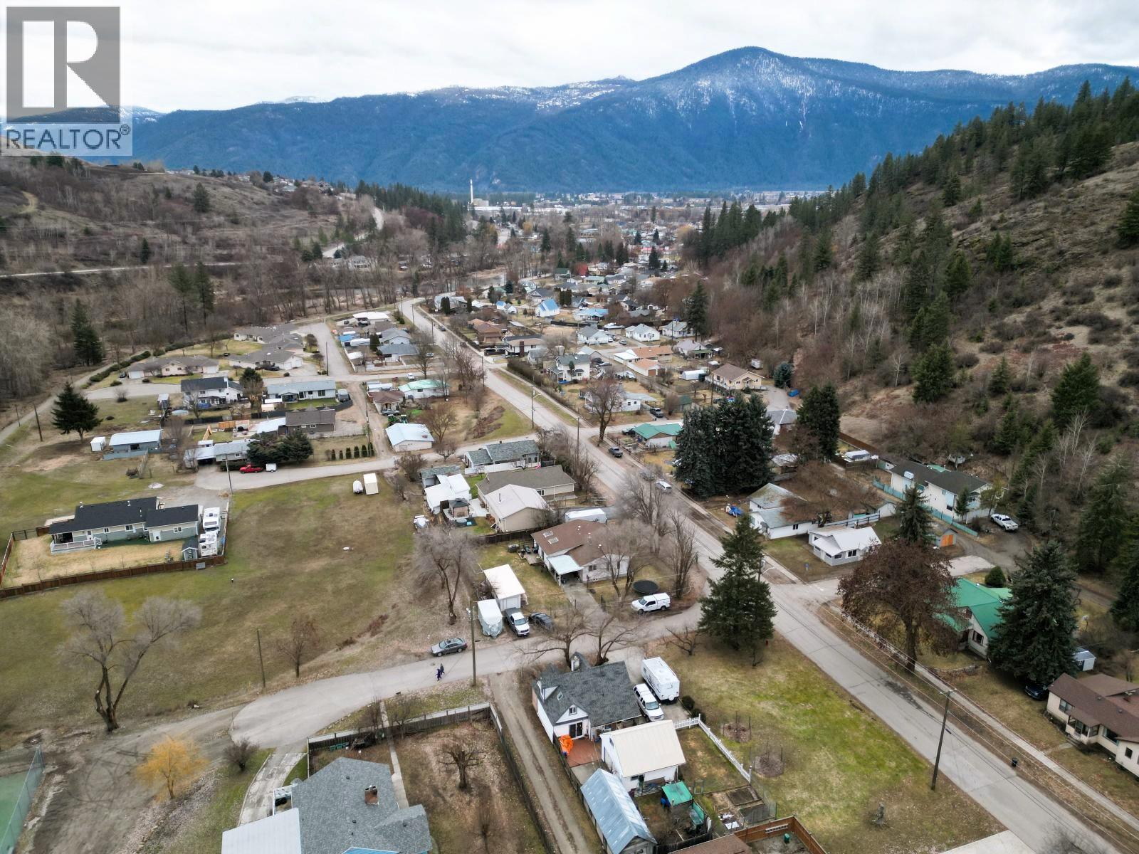 8176 Riverside Drive, Grand Forks