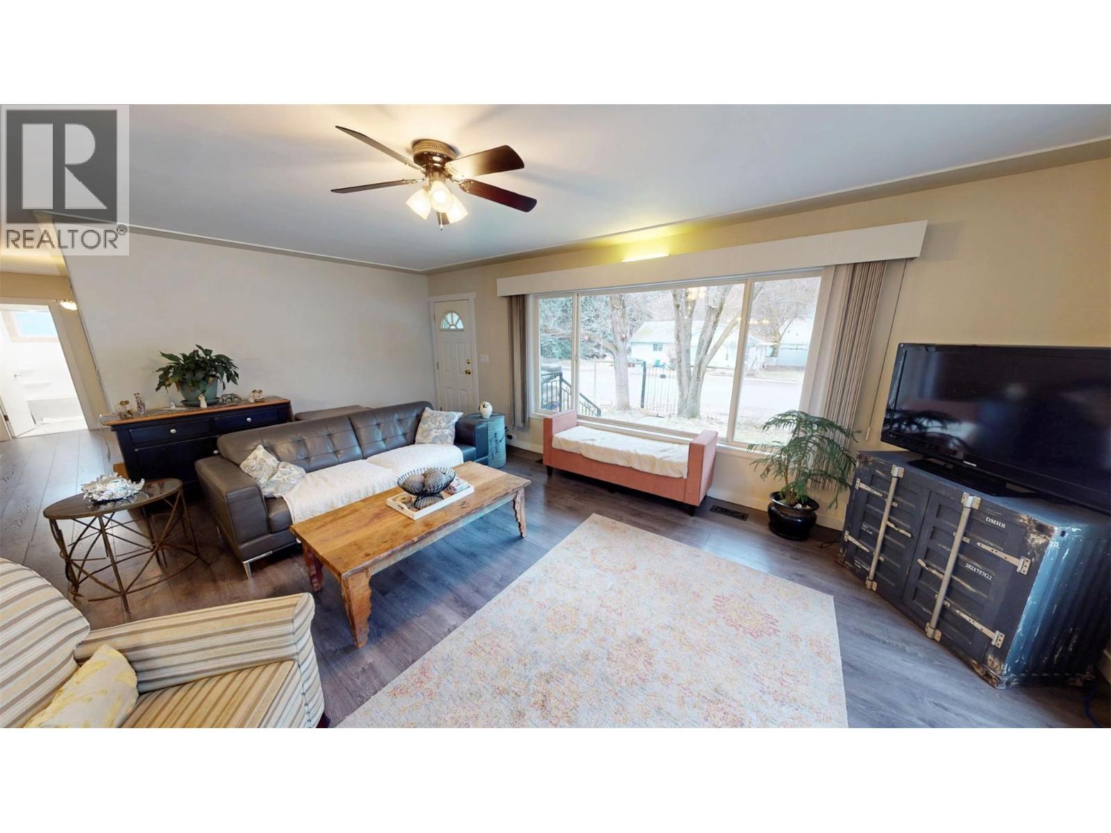 8176 Riverside Drive, Grand Forks