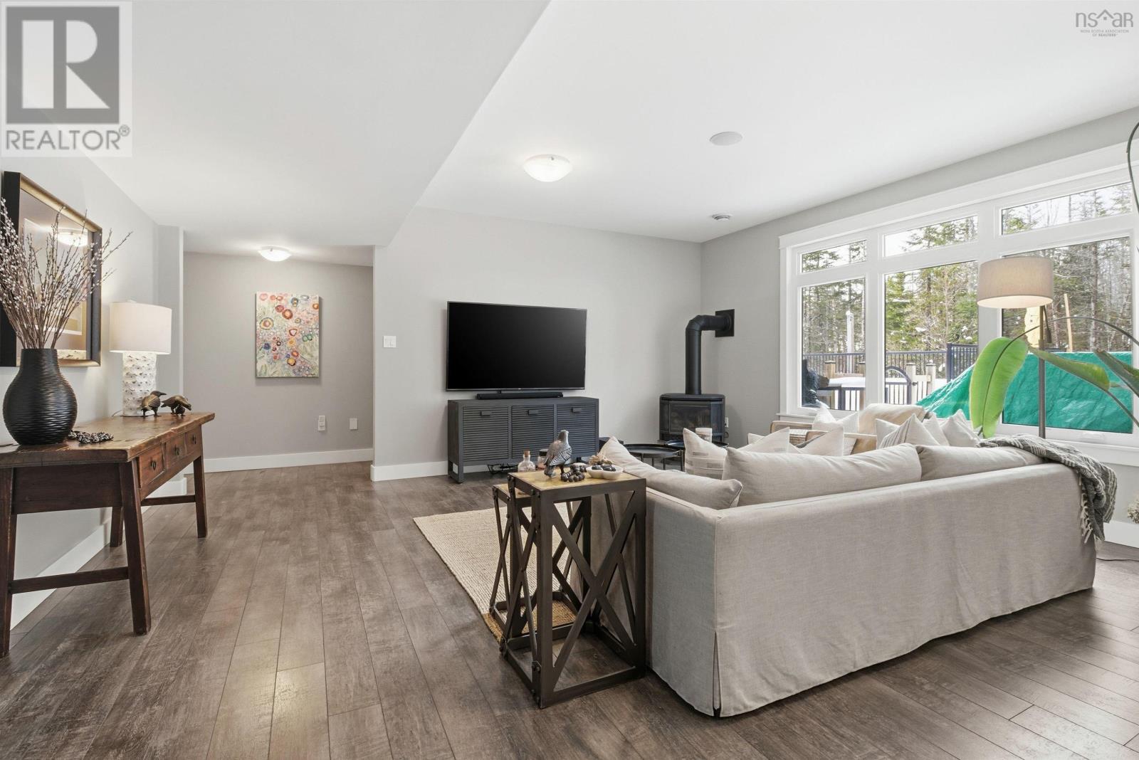 Property 30 of 49 of 12 Poplar Way