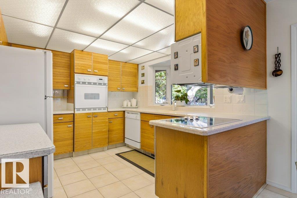 8 GREEN LEES PL, St. Albert