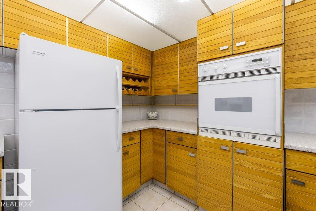 8 GREEN LEES PL, St. Albert