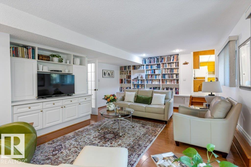 8 GREEN LEES PL, St. Albert