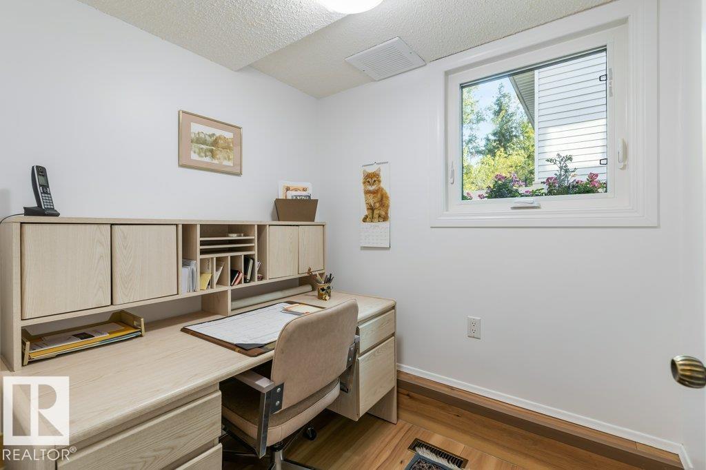 8 GREEN LEES PL, St. Albert